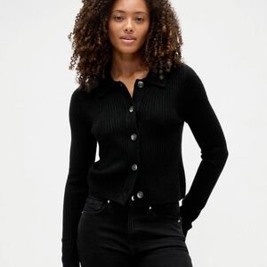 GAP. Cardigan Sweater in Black